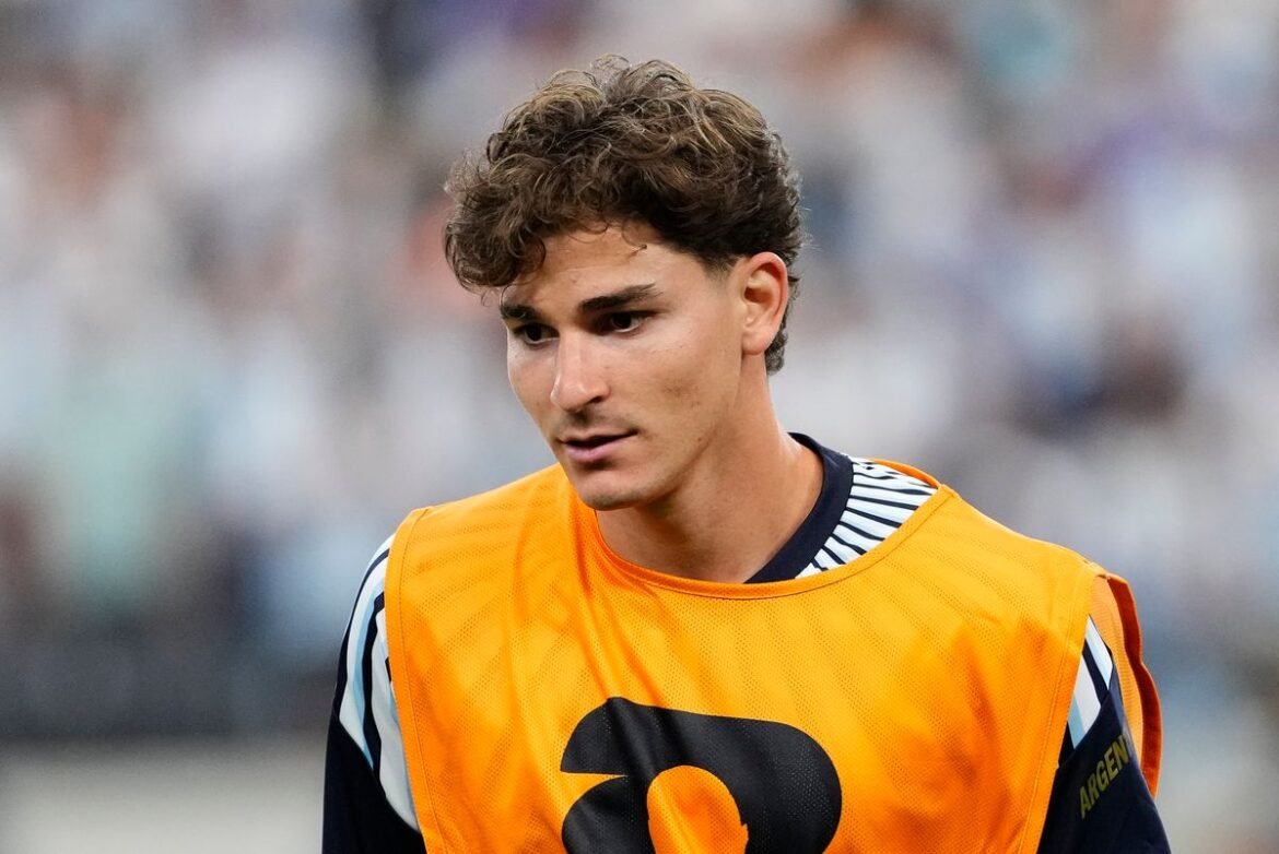 Arsenal enfrenta sequestro de transferência de Julian Alvarez enquanto rival da Premier League choca movimento