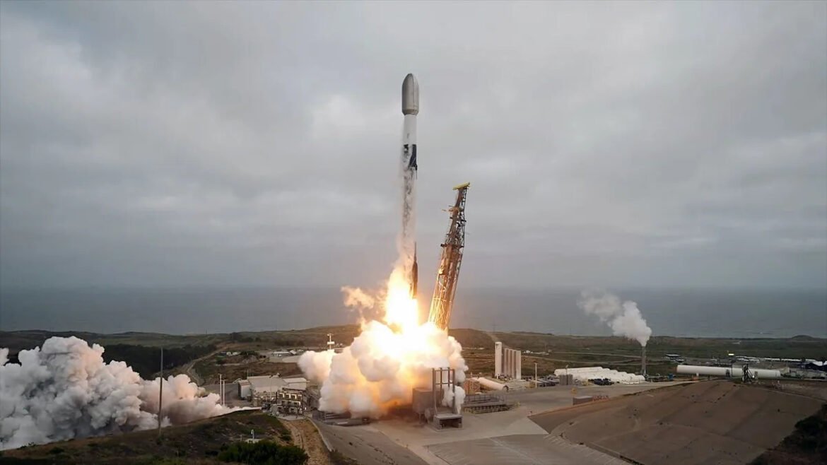 SpaceX envia 24 satélites Starlink para a órbita da Terra no lançamento do Falcon 9 da Califórnia (vídeo)