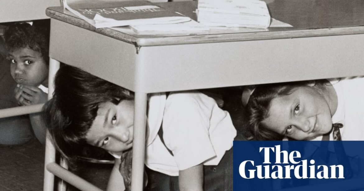 À beira do Armagedom: Por que um dos maiores pensadores do mundo acredita que estamos próximos de um apocalipse nuclear? | Livros