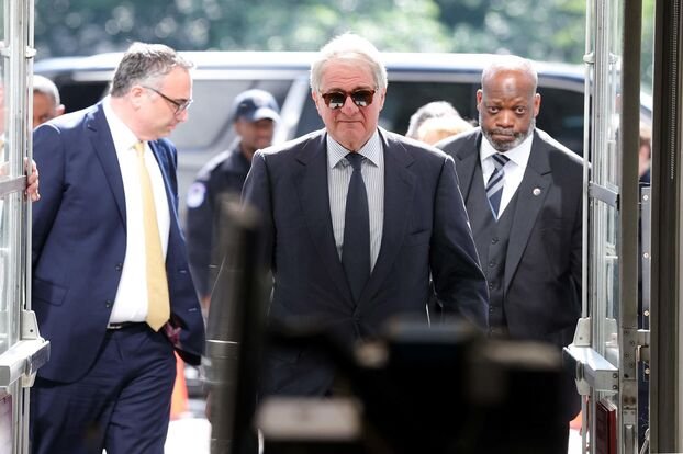 Caso Epstein: Quem é Leon Black, o homem que pagou 170 milhões ao molestador de crianças e bateu a porta à comissão parlamentar de inquérito?