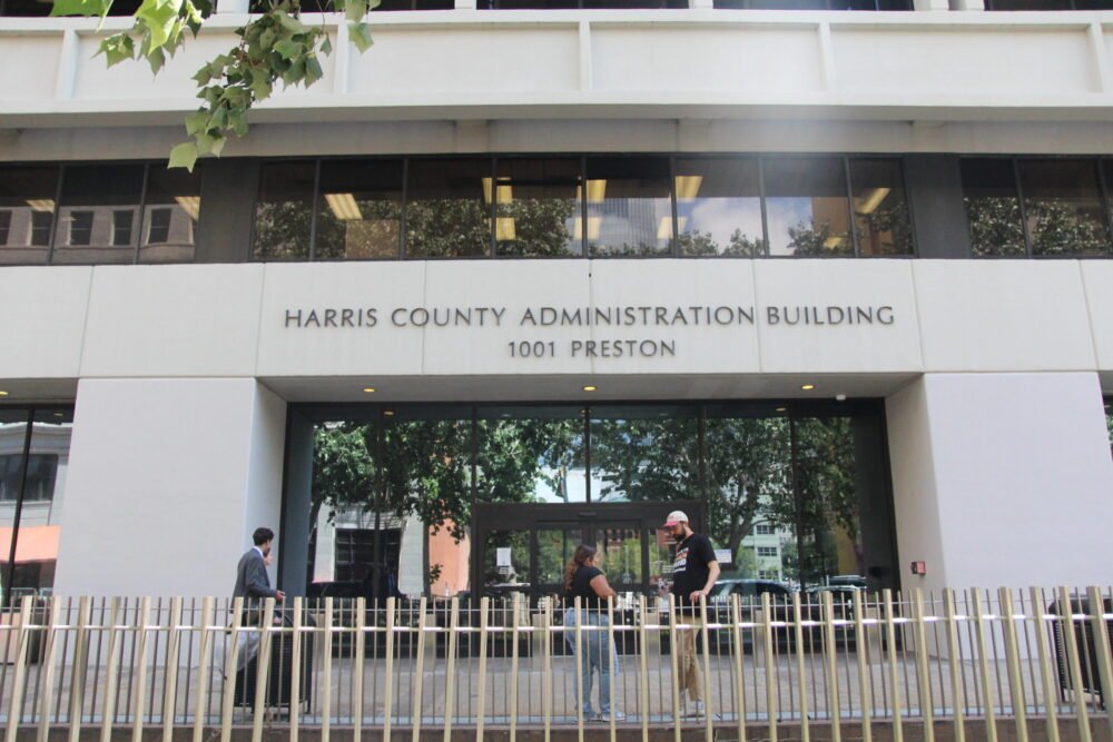 Os comissários do condado de Harris considerarão nomear um novo diretor de controle de enchentes. Aqui está o que você precisa saber: Houston Public Media