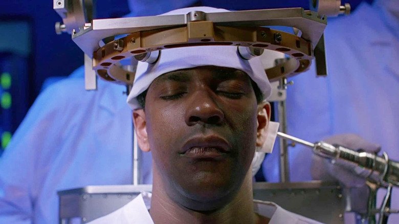 Denzel Washington reescreve este fracasso de ficção científica sobre o medo das aventuras