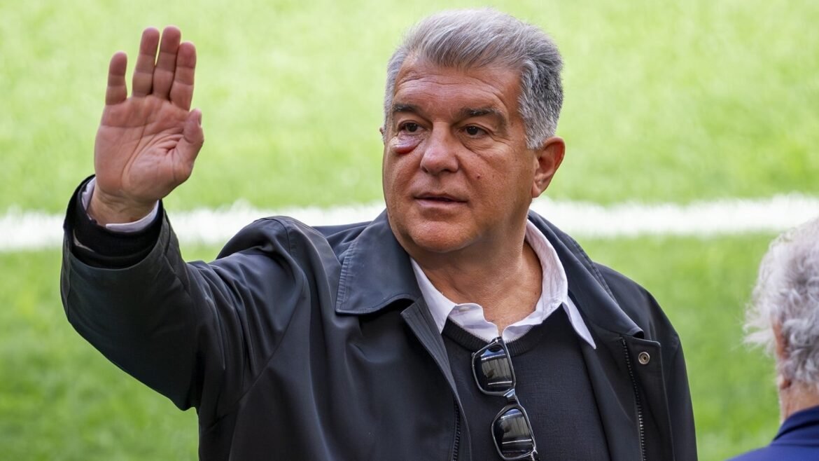Laporta irrita os integrantes que foram para Montjuic por três anos e agora não têm prioridade no Camp Nou
