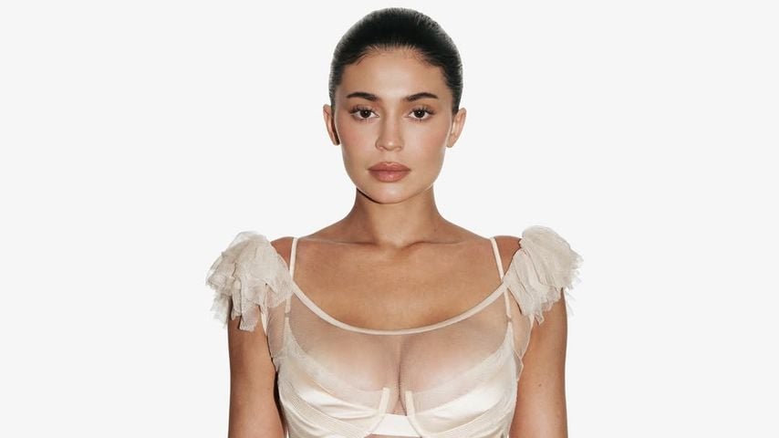 Kylie Jenner chama a atenção com um minivestido transparente