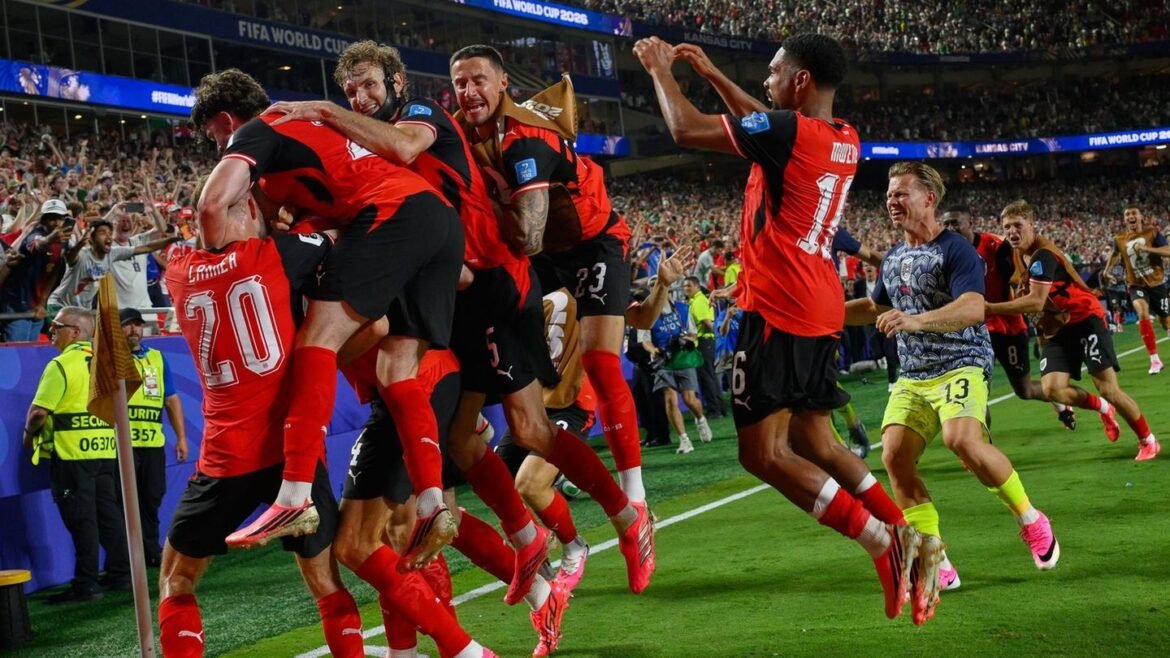 Copa do Mundo de Futebol: Áustria avança para a rodada graças a gol no último minuto