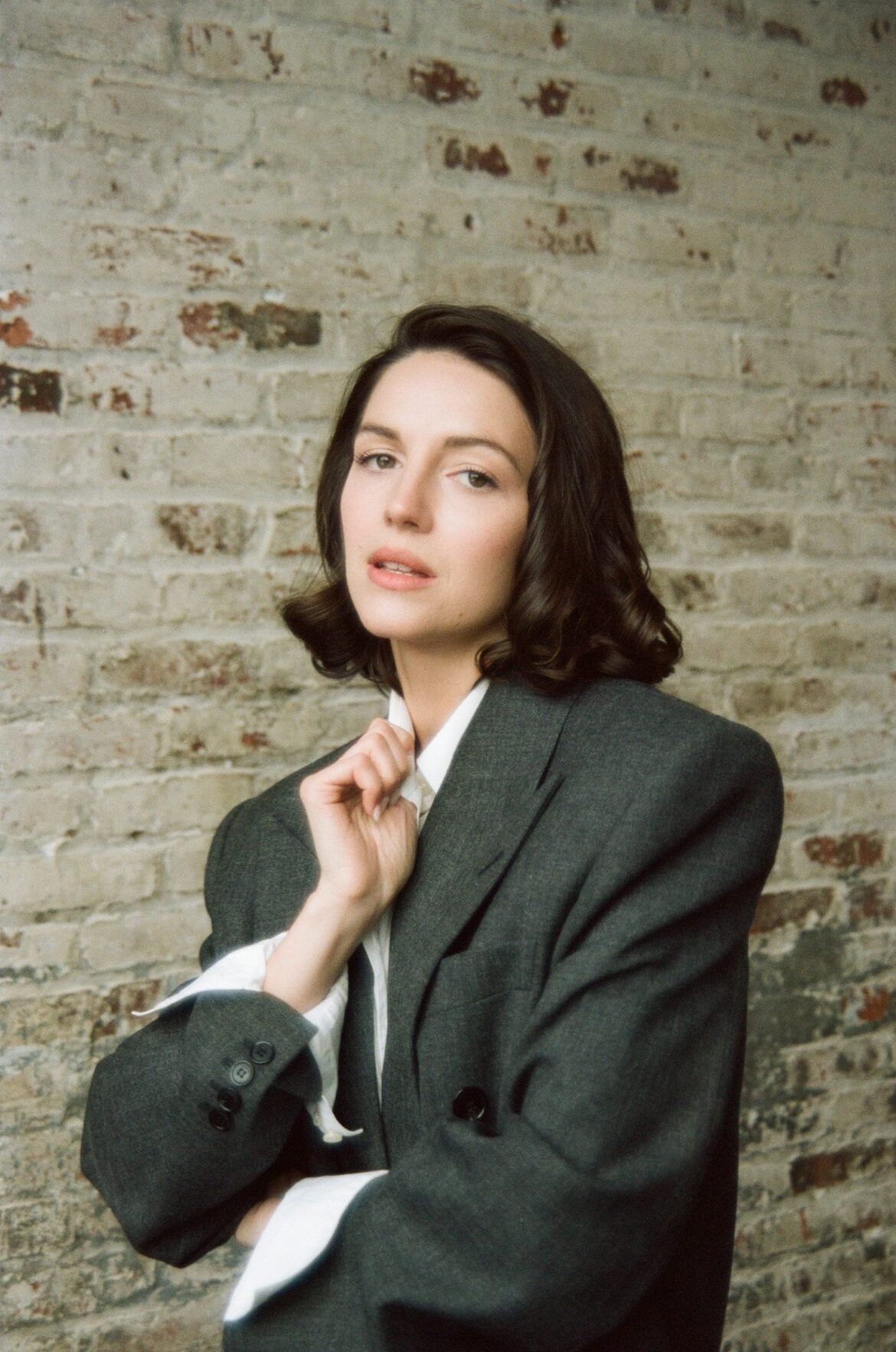 Ella Hunt não está apta para trabalhar e produzir música