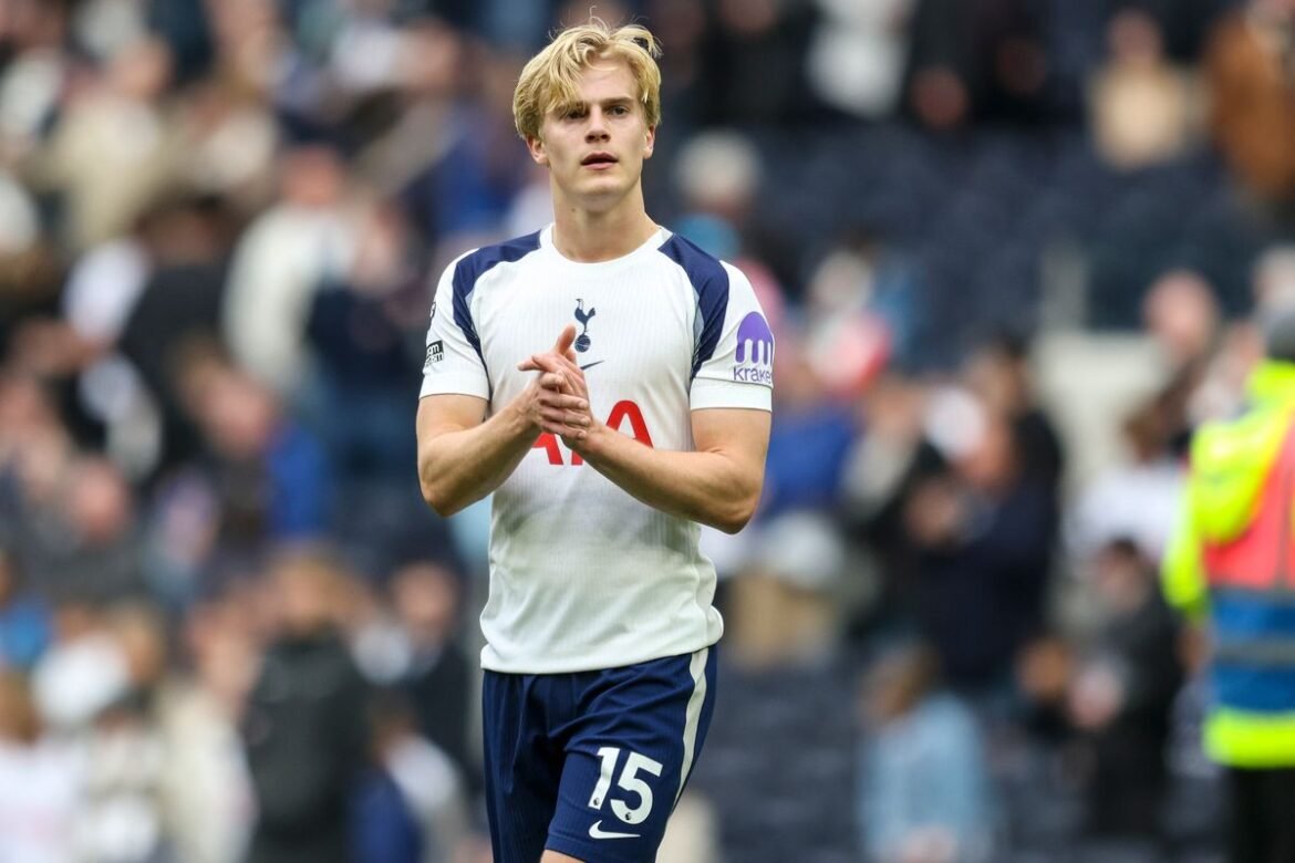 Lucas Bergvall deu instruções claras de transferência para o Tottenham, com Luka Modric ressaltando