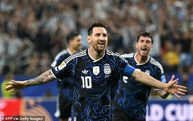 Mau presságio para a Inglaterra? Argentina pede para usar seu uniforme azul ‘LUCKY’ para as semifinais da Copa do Mundo – conforme seu recorde imaculado fora de casa é revelado