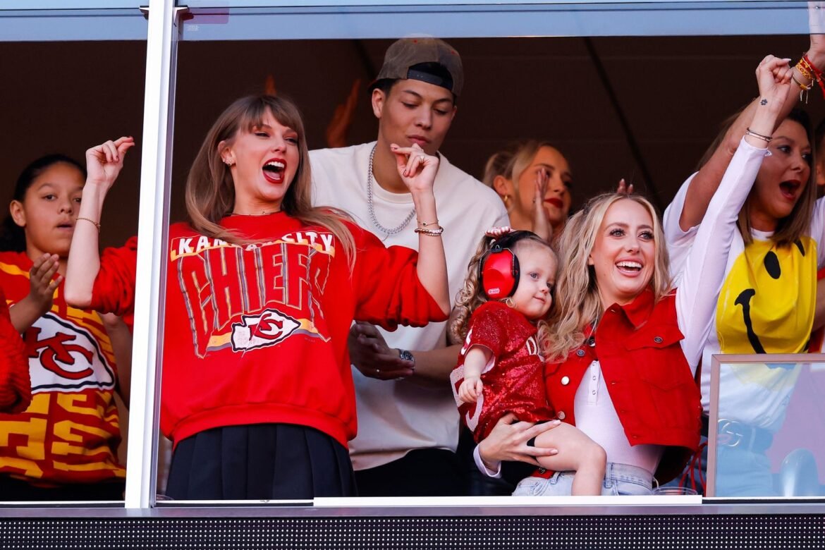 Cronograma do relacionamento de Taylor Swift e Travis Kelce: todas as suas épocas, do Super Bowl aos sinos do casamento
