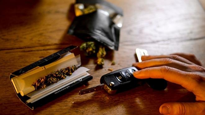 Drogas ao volante: acidente com criança no carro – suspeita de maconha