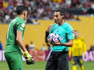 Copa do Mundo: 75 cartões vermelhos distribuídos, mas quem é esse árbitro argentino que apita França x Marrocos?