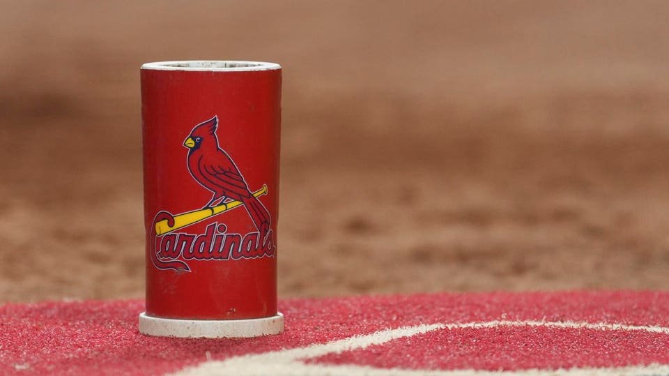 Cardinals cortam relações com o outfielder de 23 anos em meio à crise