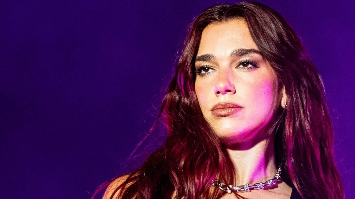Dua Lipa apoia protesto na Albânia