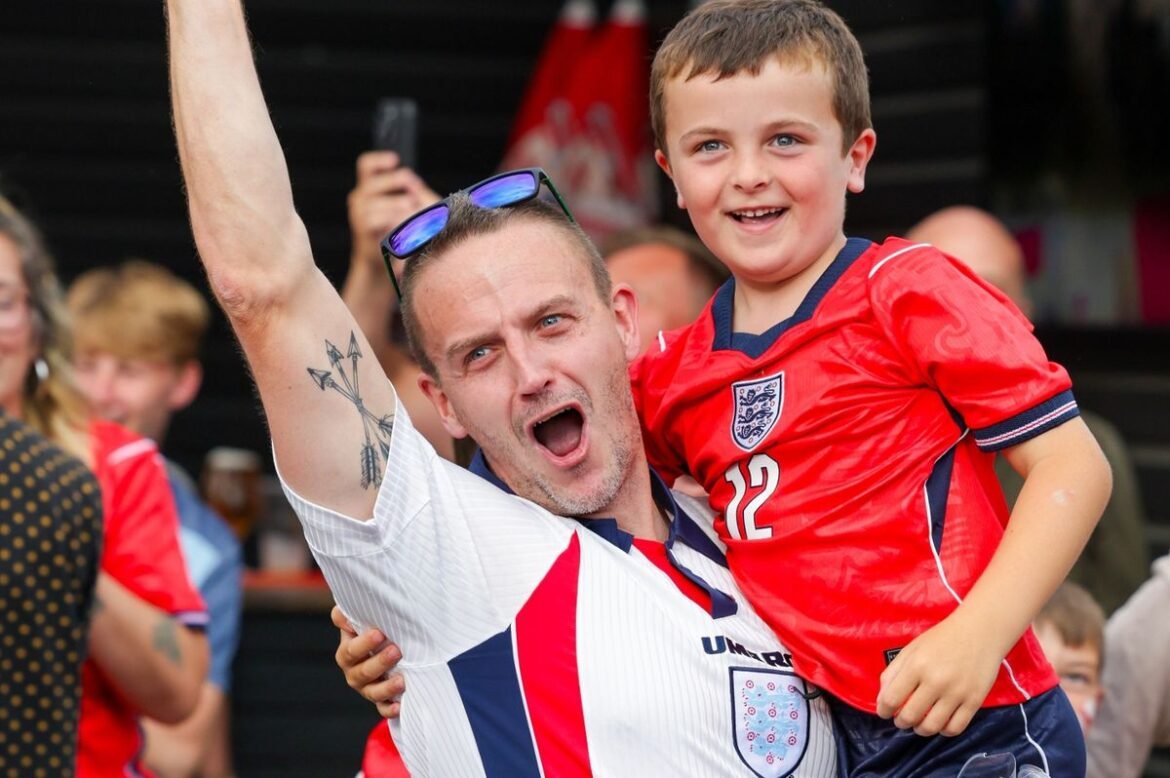Lista completa de escolas britânicas que abrirão tarde após a partida da Inglaterra na Copa do Mundo contra o México na segunda-feira