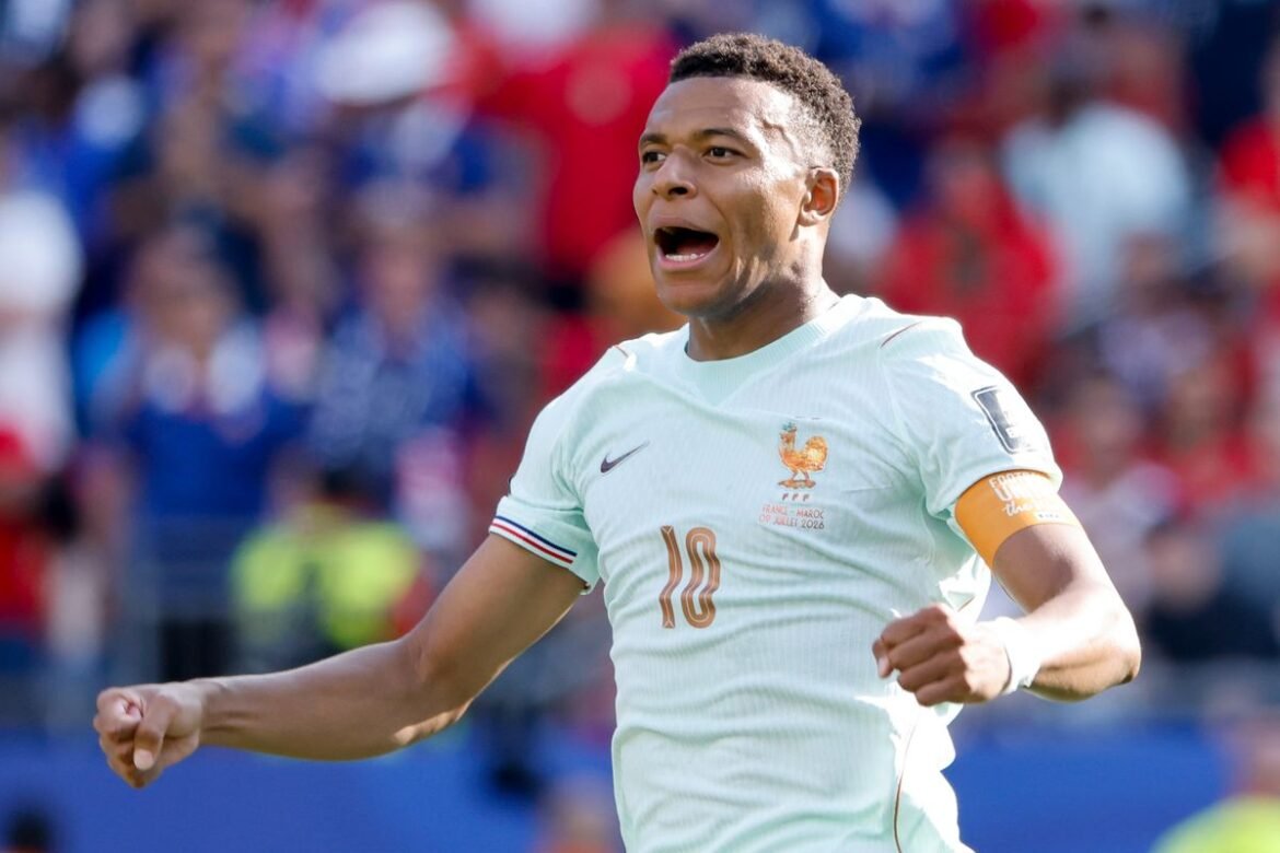 A vida amorosa selvagem de Kylian Mbappe, de modelo trans a ex-namorada de companheiro de equipe