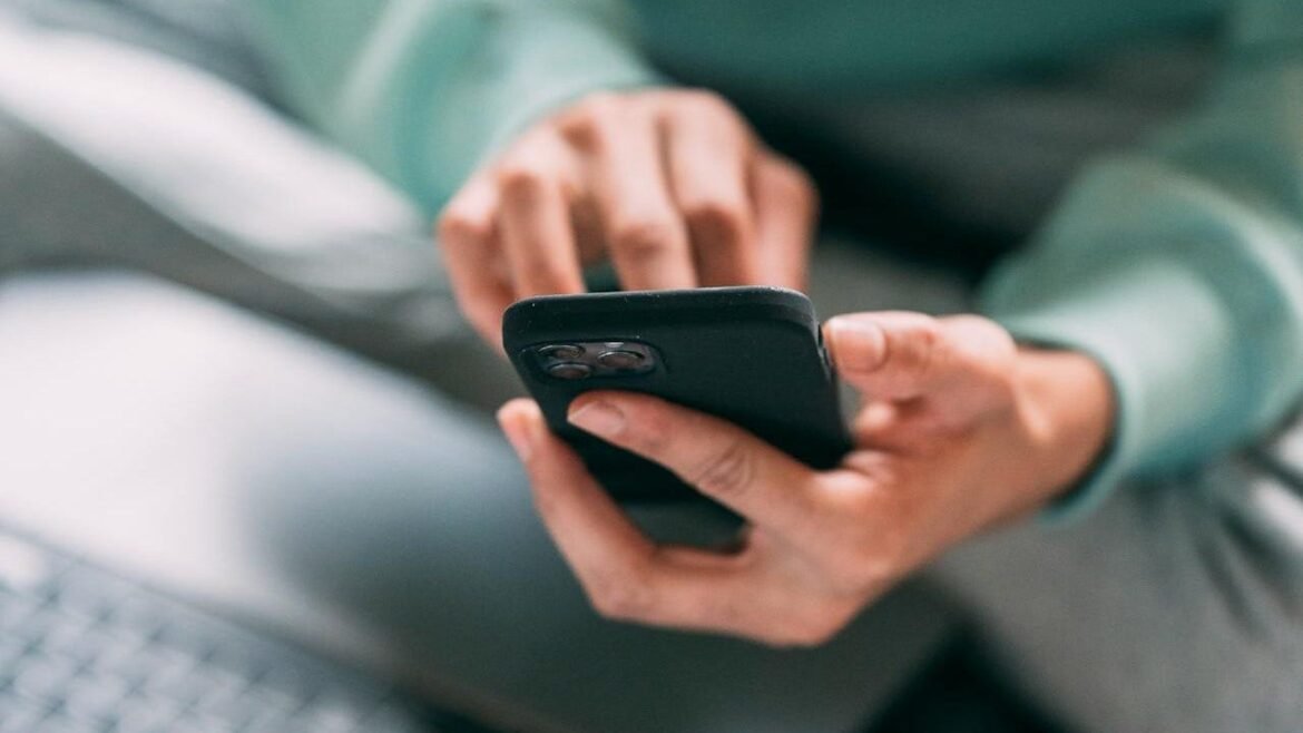 Oi, mãe, golpe de texto engana os pais com um telefone falso quebrado de um número desconhecido