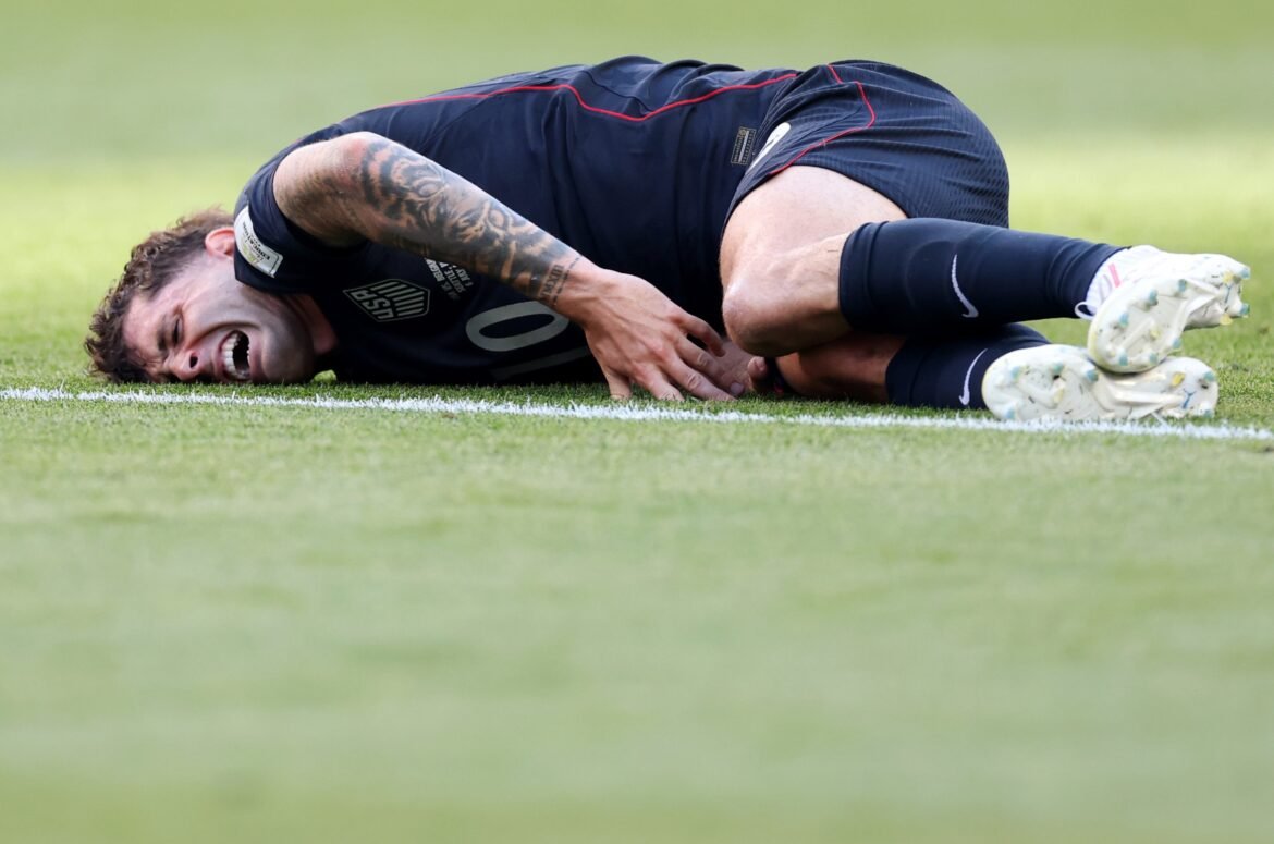 Christian Pulisic quebrou a perna na derrota dos EUA para a Bélgica na Copa do Mundo