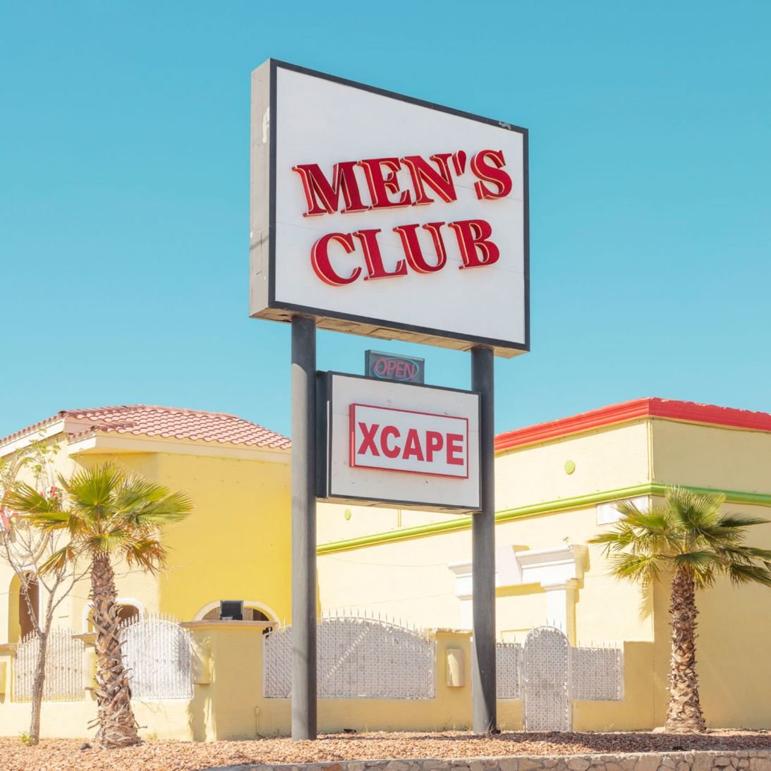 Um fotógrafo francês oferece uma visão inesperada dos Estados Unidos através de seus muitos clubes de strip