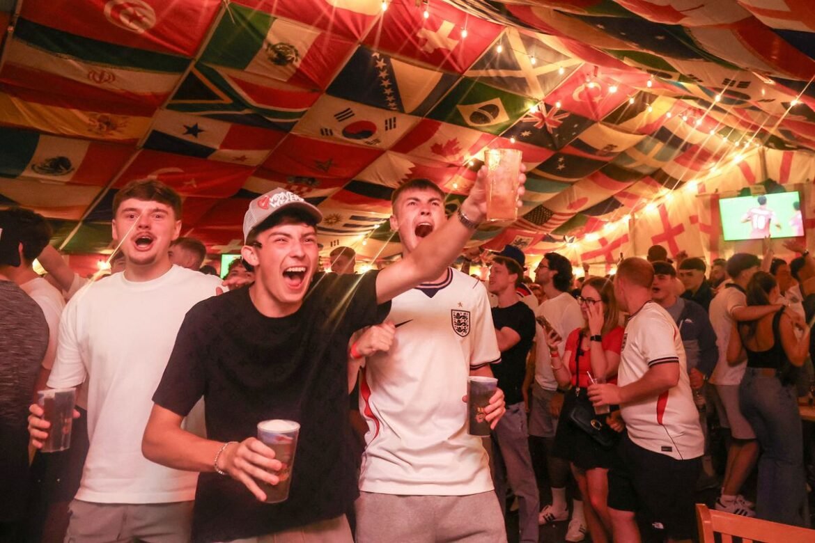 Starmer anuncia que os pubs podem ficar abertos até as 5h para a partida Inglaterra x México na Copa do Mundo