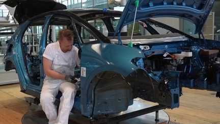 como podemos explicar as dificuldades do setor, quando a Volkswagen anuncia um plano massivo de corte de empregos? – françainfo