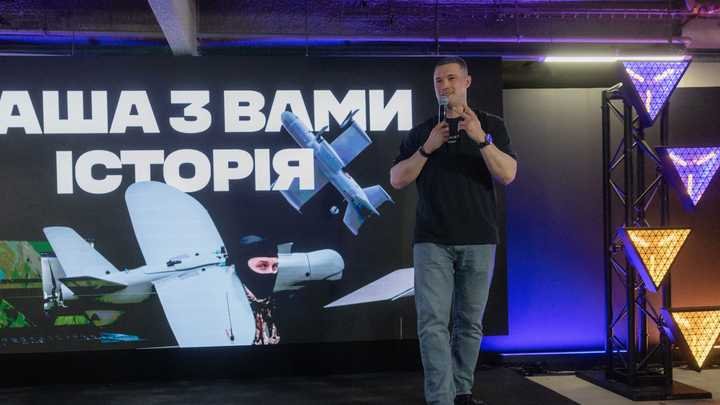 Como a saída do Ministro da Defesa, Mykhaïlo Fedorov, mergulhou a Ucrânia numa crise política e estratégica para Volodymyr Zelensky