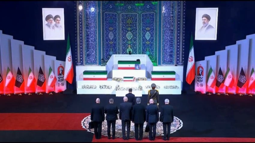 9 informações sobre Diplomacia do Alcorão Sagrado no funeral de Khamenei, Envie um sinal para distinguir quem é o inimigo e o inimigo.