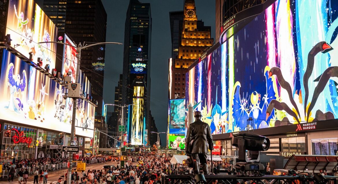 Milhares de jogadores de Pokémon Go descem à Times Square para derrotar Mewtwo