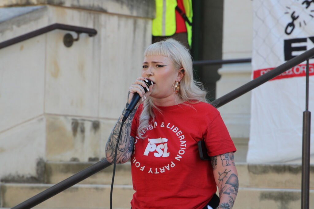 Grupos ativistas de San Antonio protestam contra tiroteio fatal em Houston