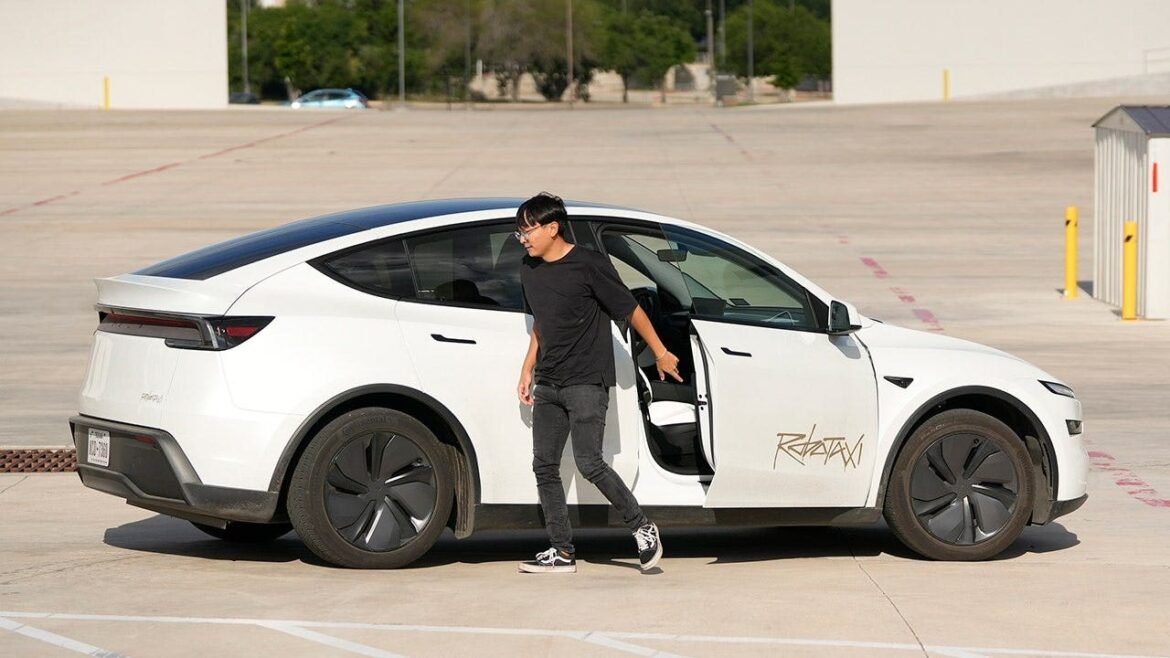 Tesla Robotaxi é lançado em Miami, mas área de serviço permanece limitada