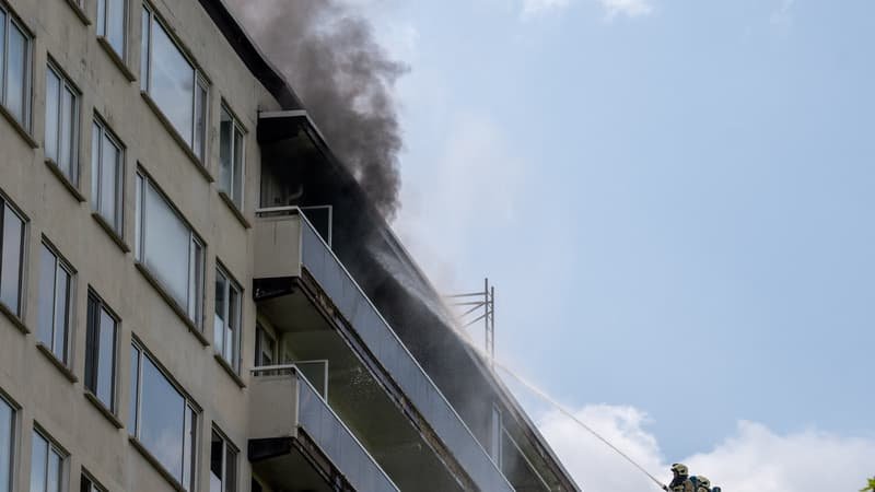 Pelo menos cinco mortos num incêndio num edifício em Antuérpia