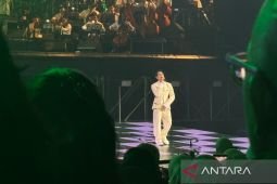 Afgan encerrou o concerto “Retrospectiva” com a música “Jodoh Pasti Bertemu”