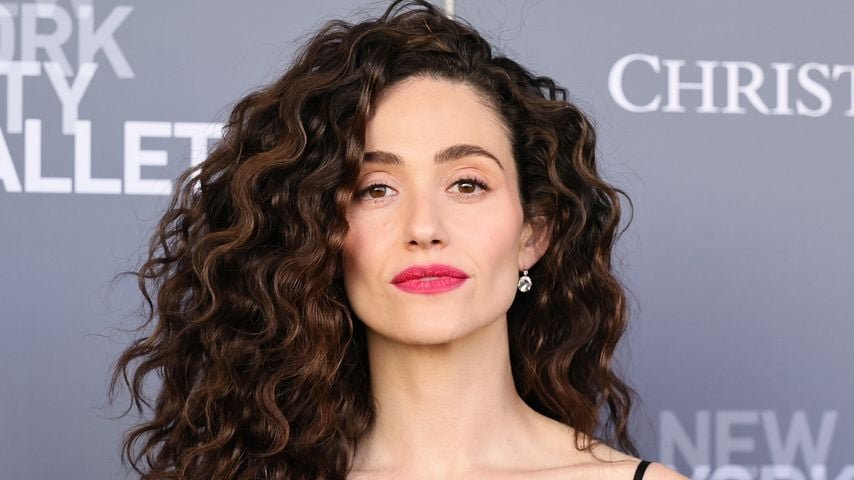 Emmy Rossum se casou após um ultimato contundente