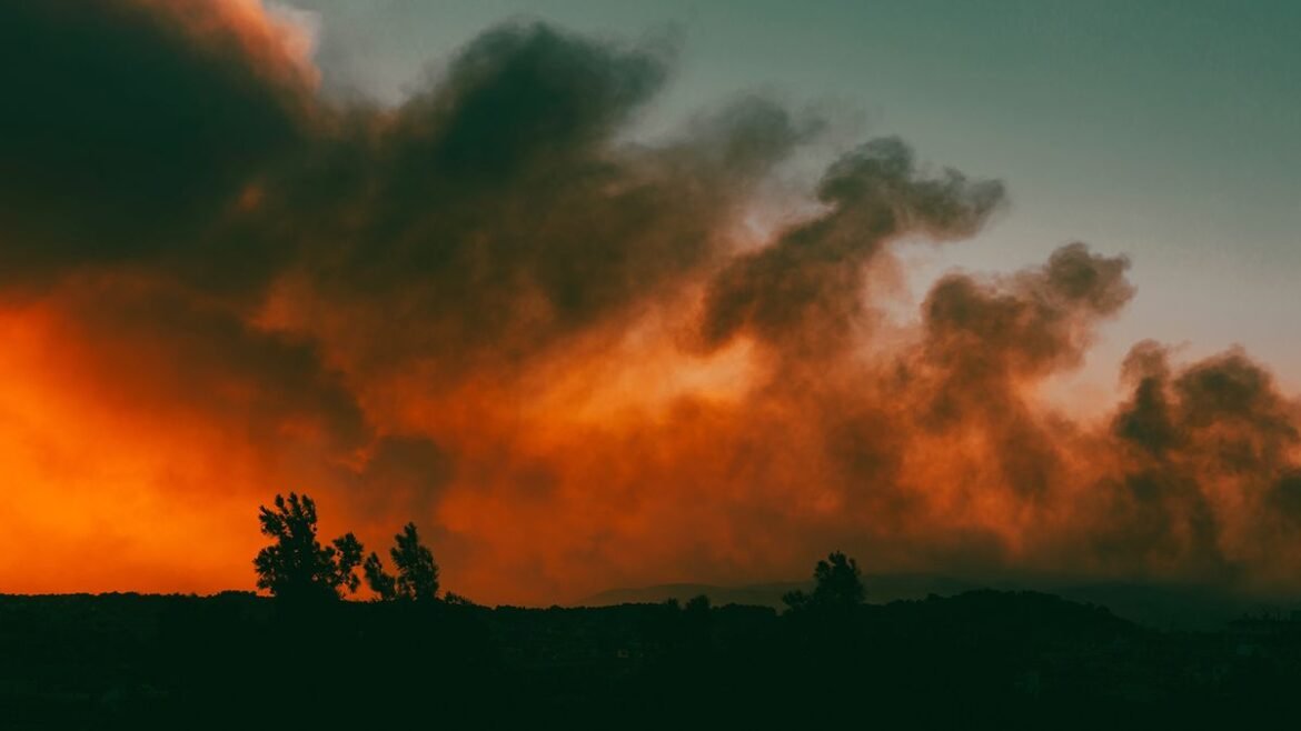 O que é a qualidade do ar ‘Código Roxo’? Atualizações do Wildfire de julho de 2026