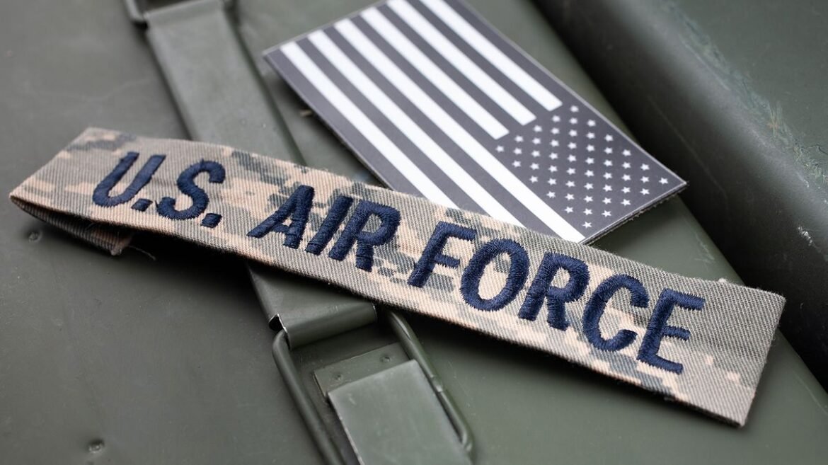 Por que a Força Aérea revogou repentinamente 135 promoções de sargento