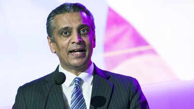 O CEO da FedEx, Raj Subramaniam, aproveitou a oportunidade que seu colega de quarto rejeitou: Ele não pode vir, mas posso enviar meu currículo?