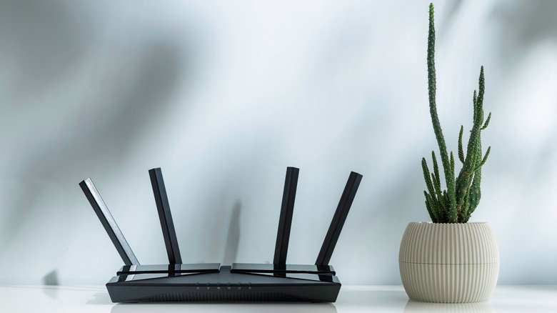 A forma correta de posicionar as antenas do seu roteador depende da sua casa