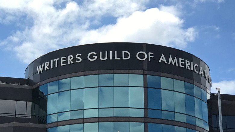 A WGA também está processando a Paramount-Warner Bros. Para evitar a fusão do Discovery