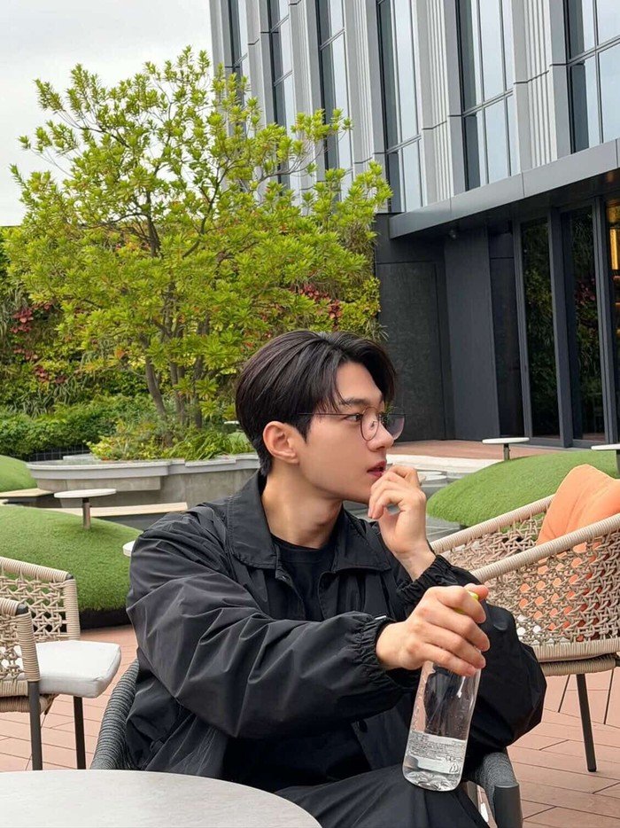 A imagem é uma lenda do K-Pop Gen 2, veja a linda foto de Kim Myung Soo