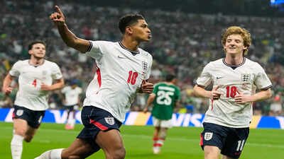 Jude Bellingham marca dois gols em 98 segundos na vitória da Inglaterra, de 10 jogadores, sobre o México e chega às quartas de final da Copa do Mundo | Notícias de futebol
