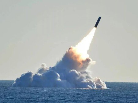 Lançamento de um míssil balístico de um submarino nuclear na China: as tensões aumentam no Indo-Pacífico