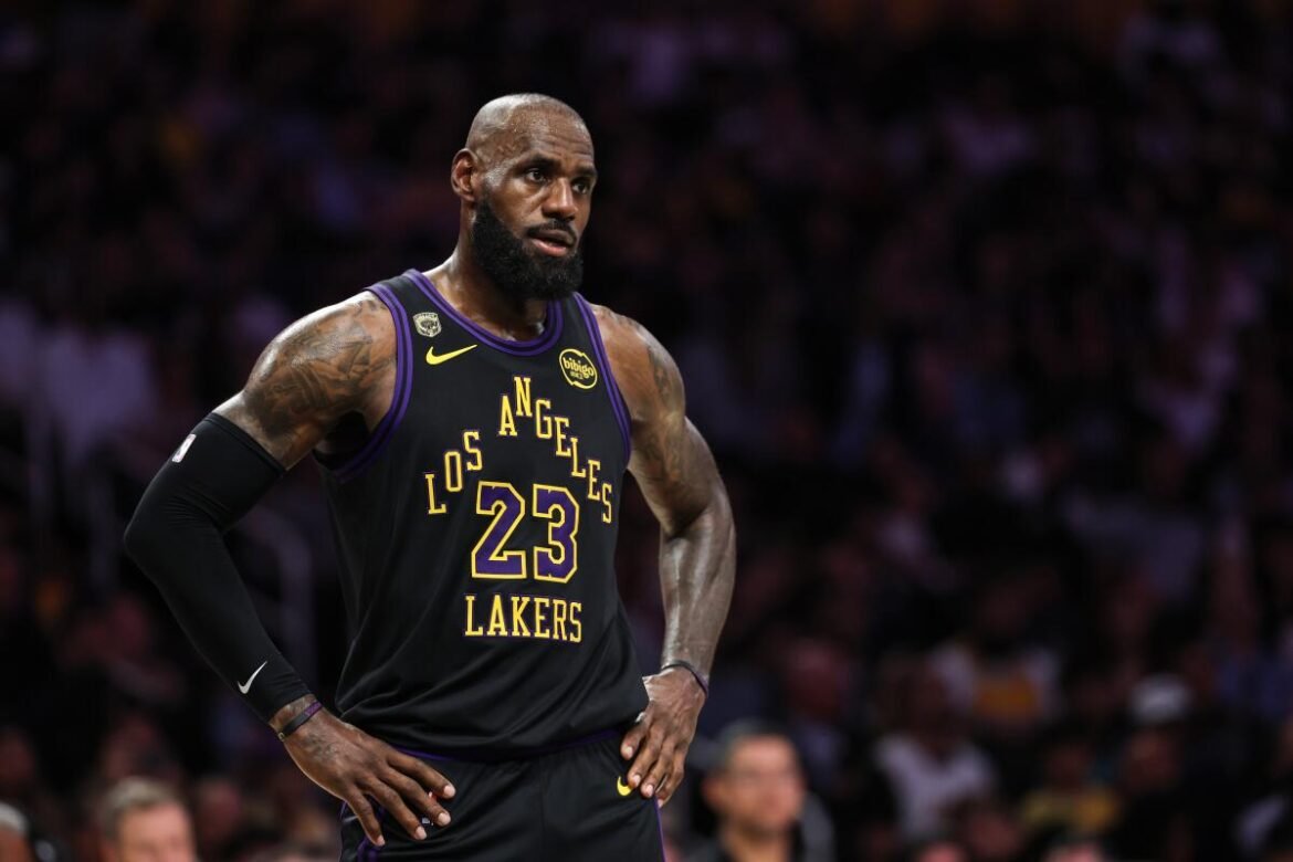 LeBron James não dá dicas sobre seu próximo time durante o podcast