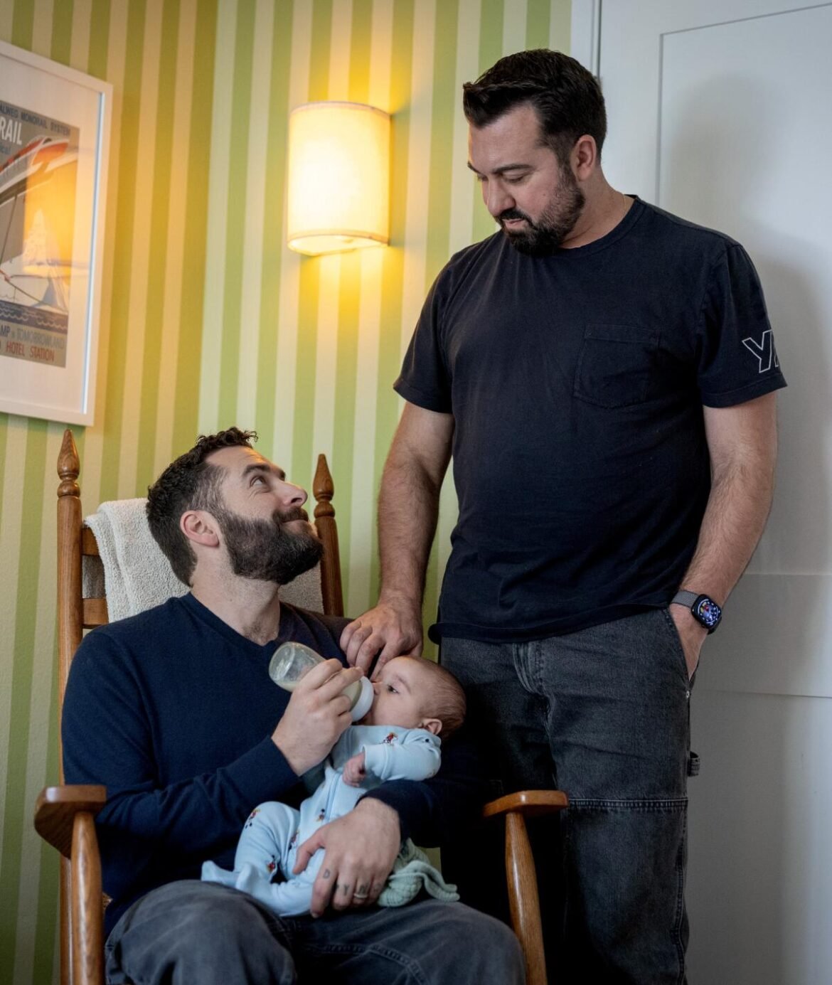 ‘Influenciador MAGA’ flagrado perseguindo casal gay WeHo com bebê