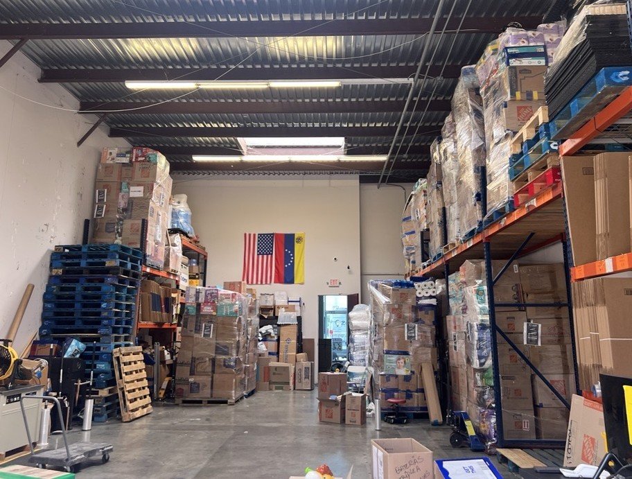 Alguns locais de coleta venezuelanos na área de Houston pausam as doações para gerenciar a logística de entrega de suprimentos – Houston Public Media